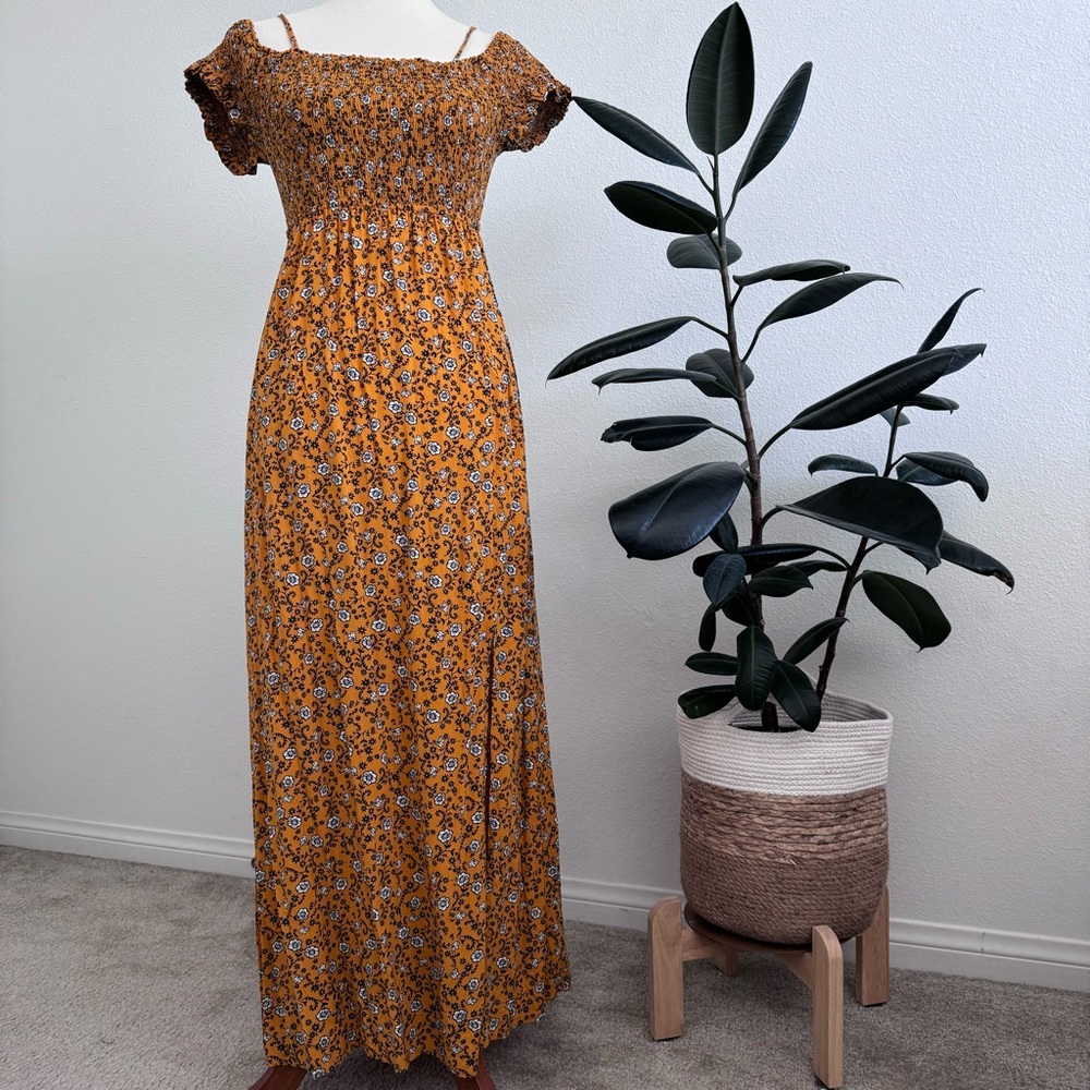 MAGNOLIA SKYE Yellow floral maxi dress with side slit - M